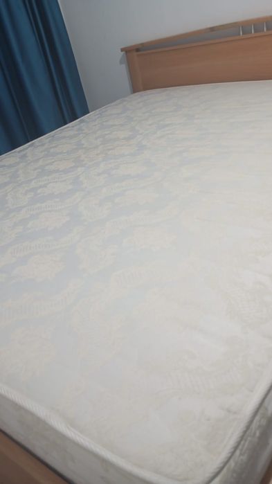 Продам двуспальную кровать