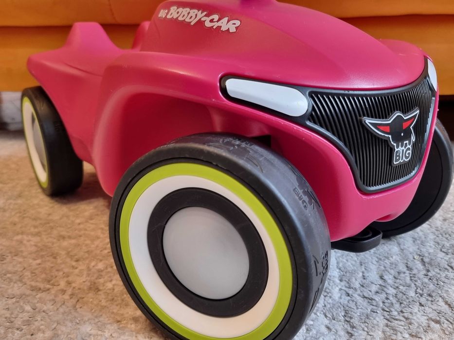 Masinuta Big Bobby Car roz, masina cu claxon