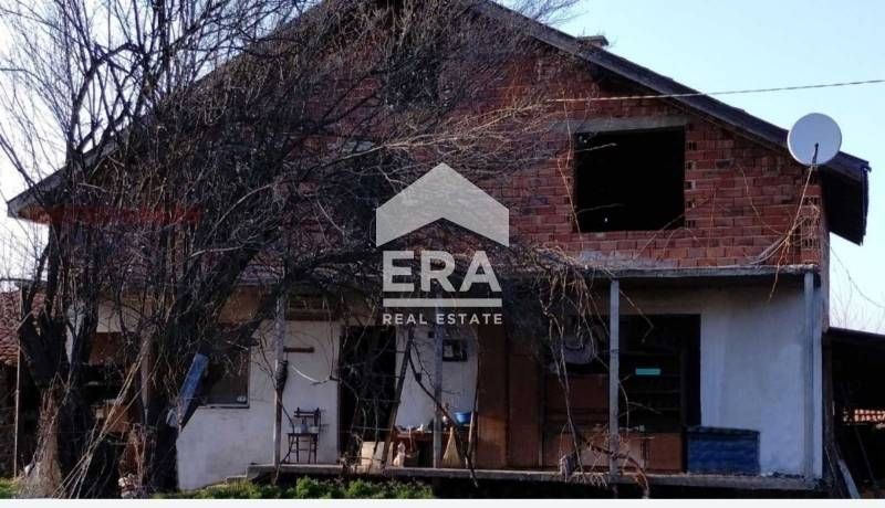 Двуетажна къща в село Корен