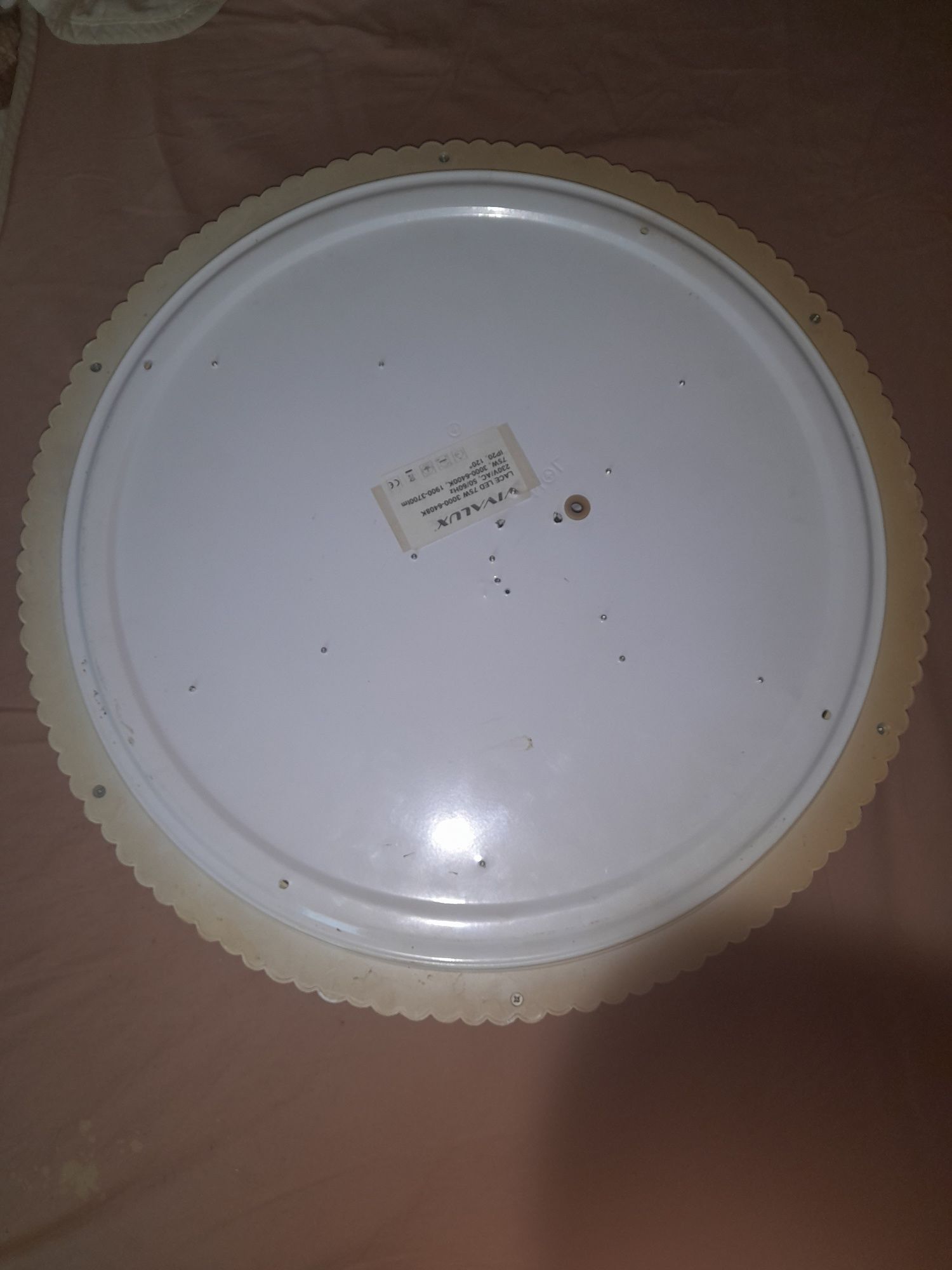 Продавам голяма лед лампа за таван