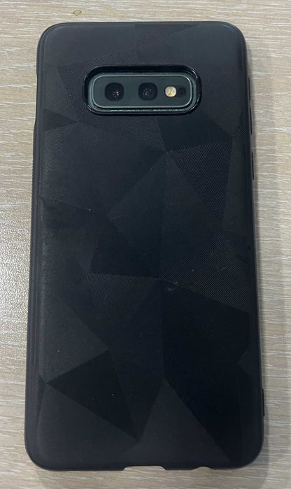телефон Samsung Galaxy S10e