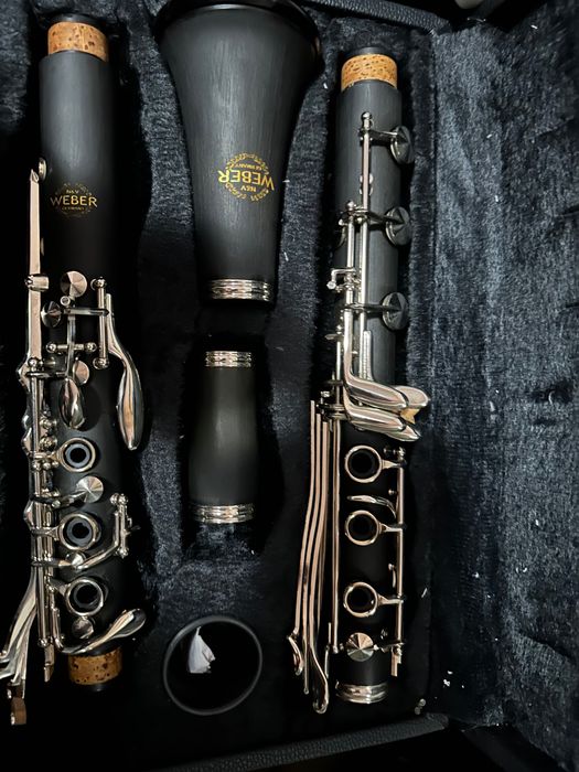 Vând clarinet în sol poziție boehm