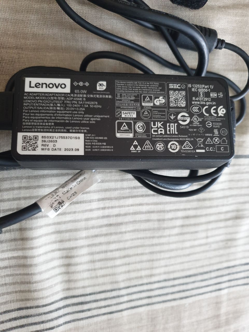 Продам  оригинальное зарядное устройство Lenovo 20v-3.25A
