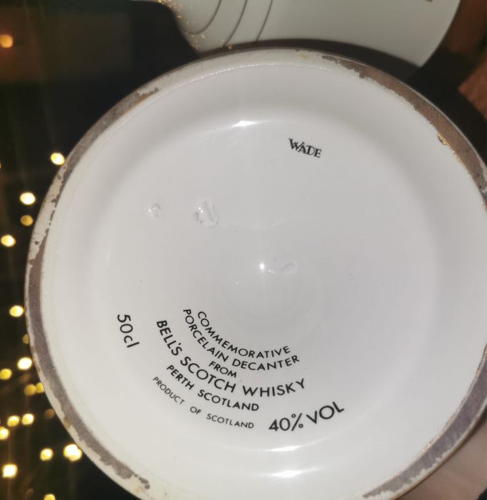 Антикварна чиния духано стъкло ръчно рисувано дизайнер Пеги Кар супер