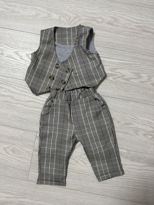 Costumas baieti, mar 52, este nou ,,fara eticheta