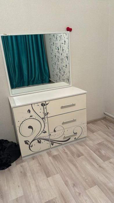 Продам шкафы. Комод и тумбочки