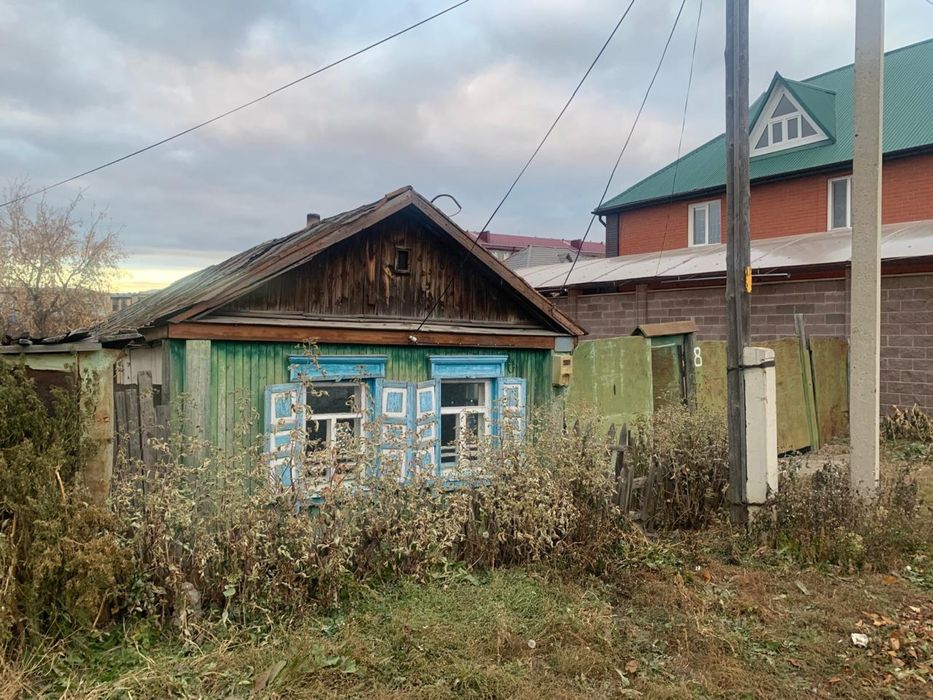 участок с постройками