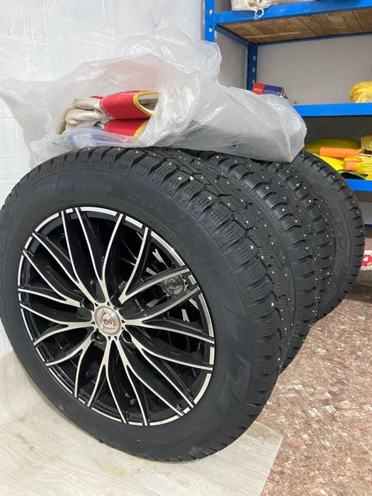Продам комплект зимних шин на дисках Р-16