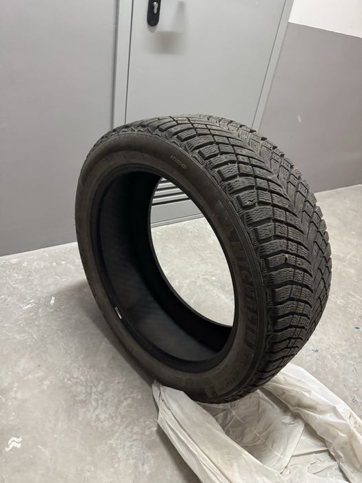 Продам зимние шины 265/45 R21 michelin оригинал