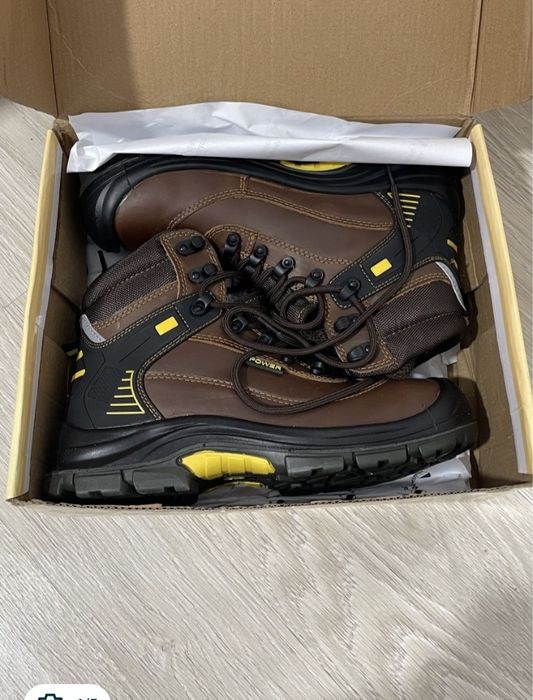 Қысқы етік жаңа қорапта қалың жылы