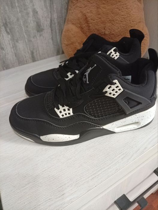 Кроссовки новые  37 размер