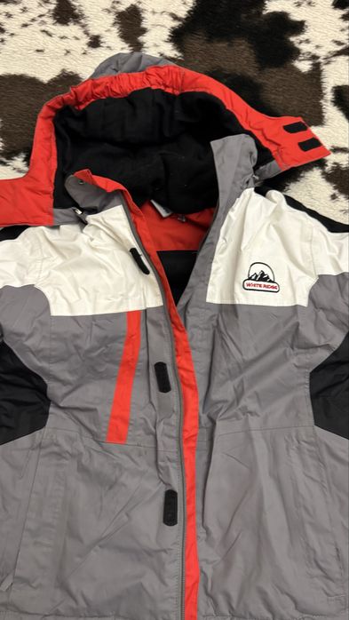 Продам куртку зима на мальчика