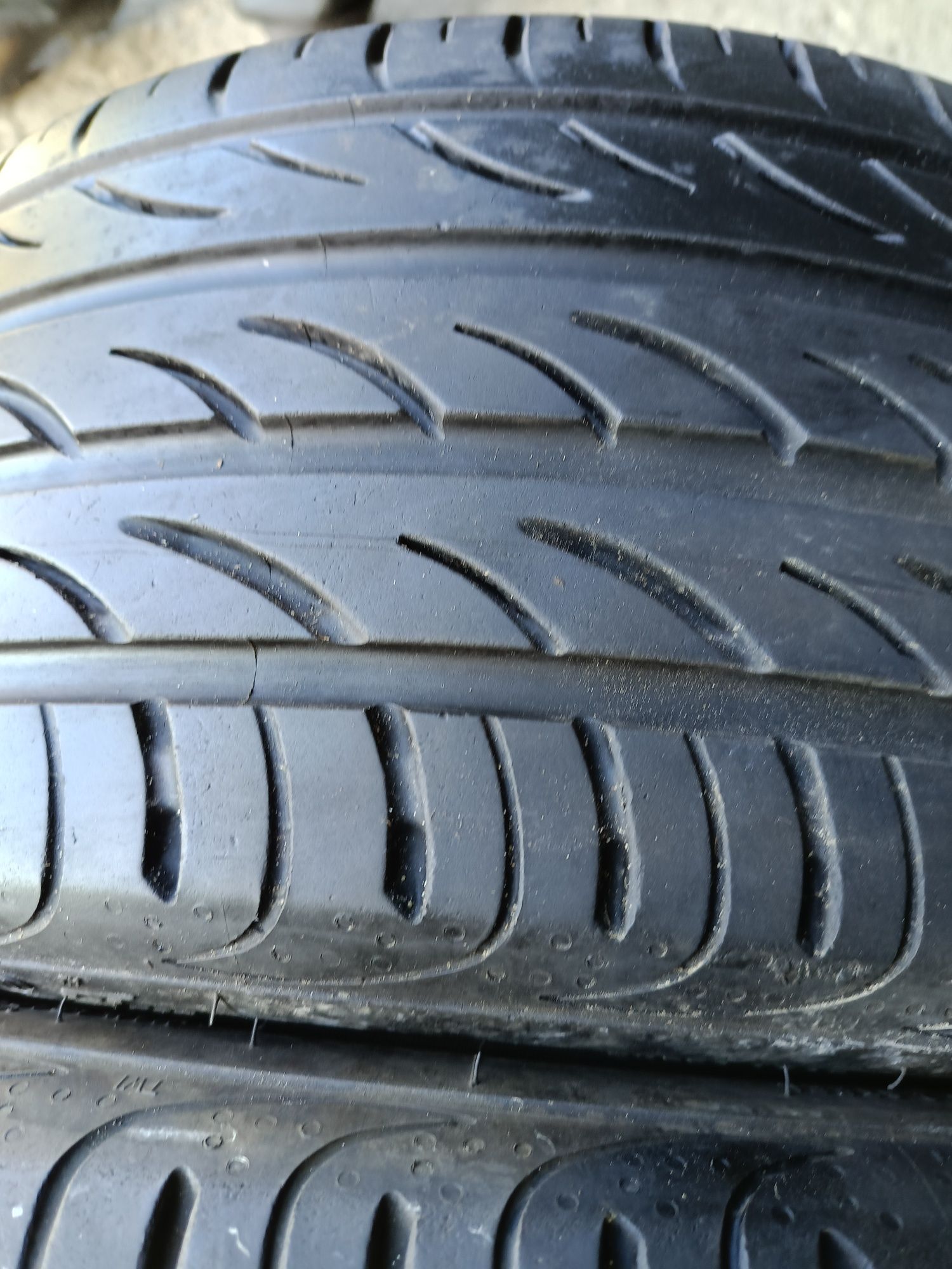 Летни гуми -17цола-215/40-1бр.-65лв."PIRELLI"