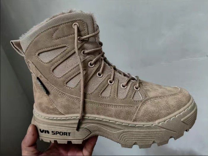 Высокие зимние ботинки