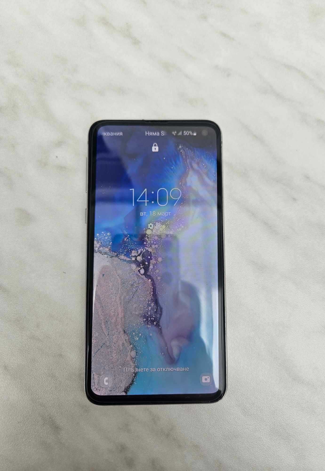 Samsung Galaxy S10e в комплект със зарядно + слушалки + нов протектор