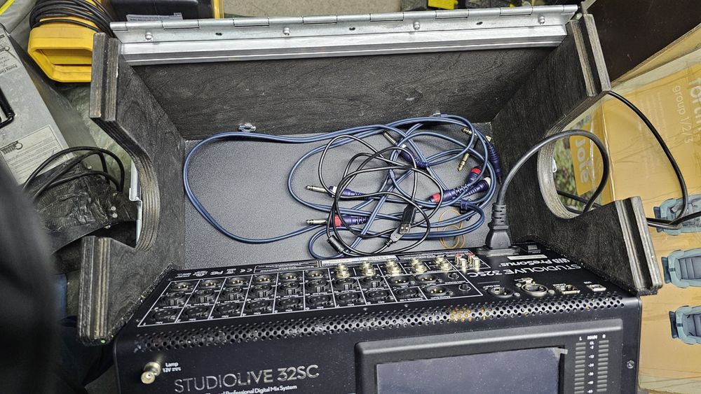 Vând mixer digital Presonus 32SC + Mixer rack 32R