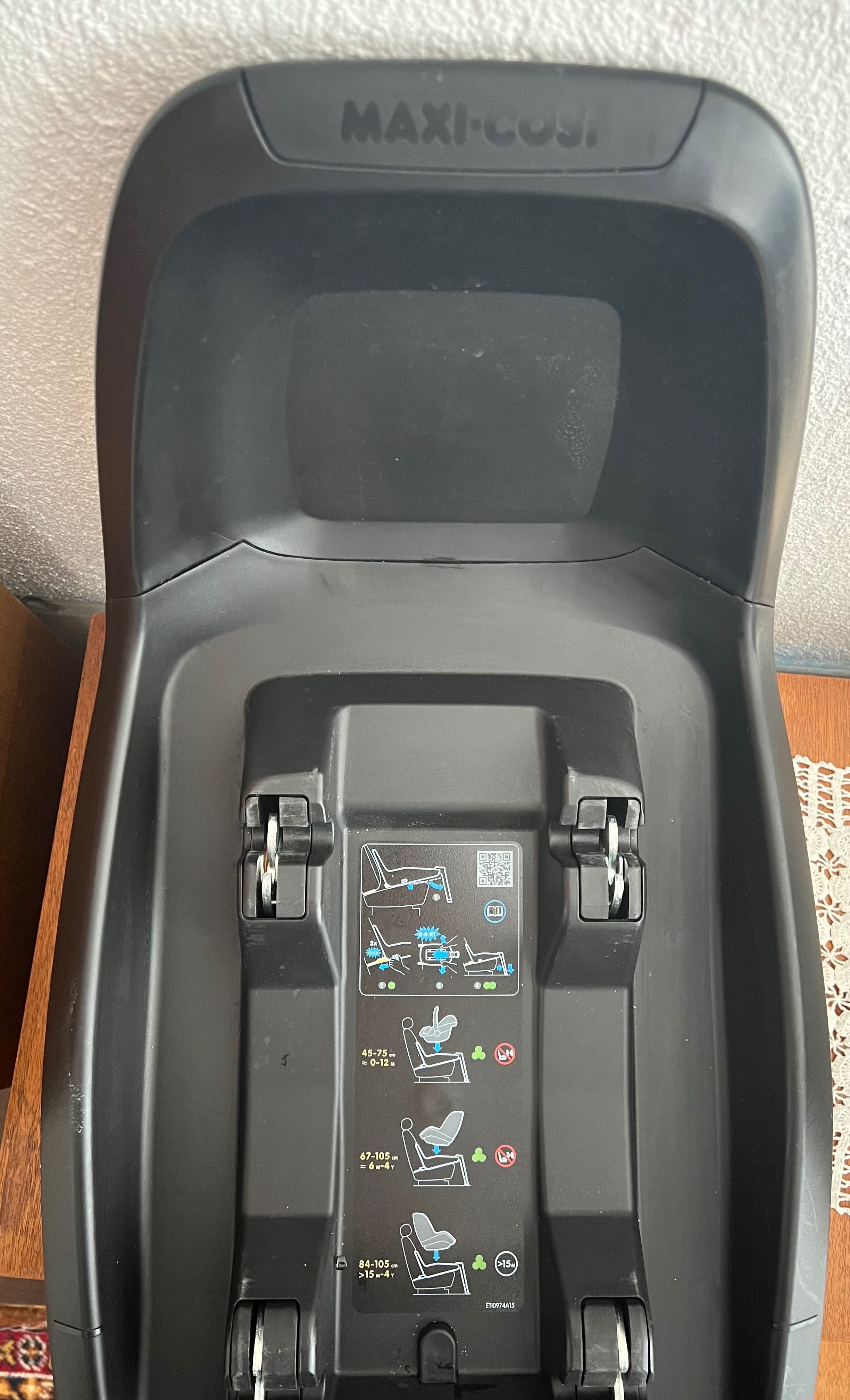 Детско столче за кола Maxi Cosi Pebble Plus + Isofix база