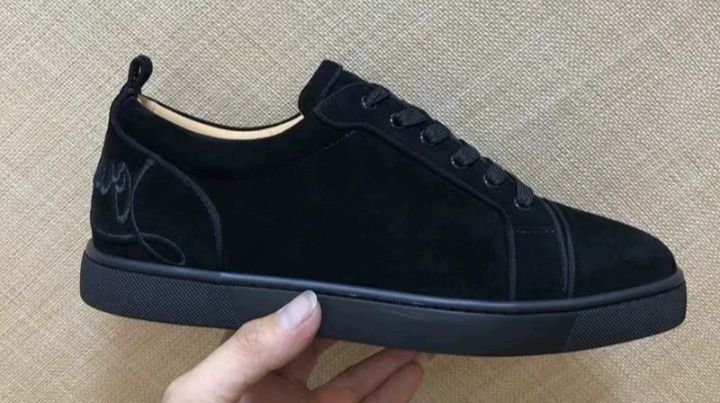 Louboutin ,Razmer:39-43.Ranglari:qora va kuk