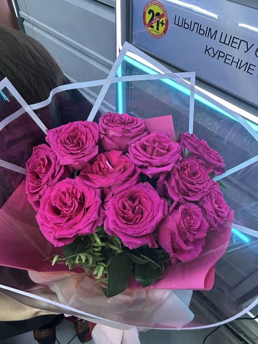 Цветы Малиновые Розы 11 штук
