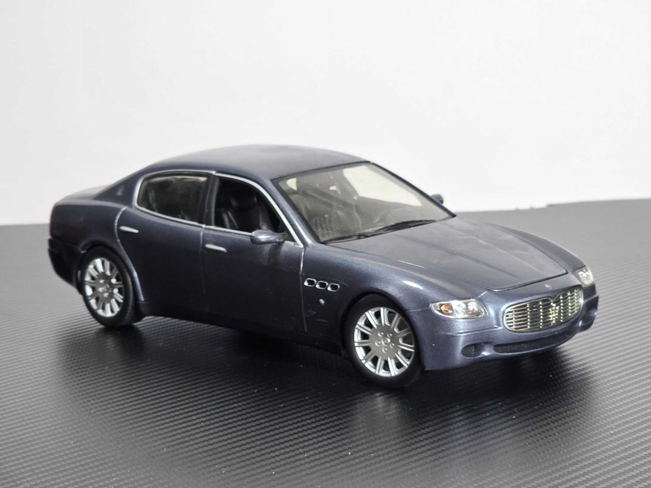 Macheta Auto 1/18 Hotwheels Maserati Quattroporte