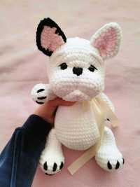 Плетена плюшена играчка - куче френски булдог