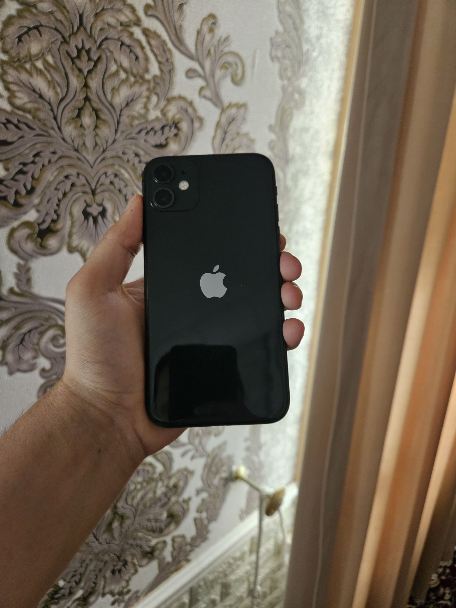 Srochno IPhone 11 128g sotiladi