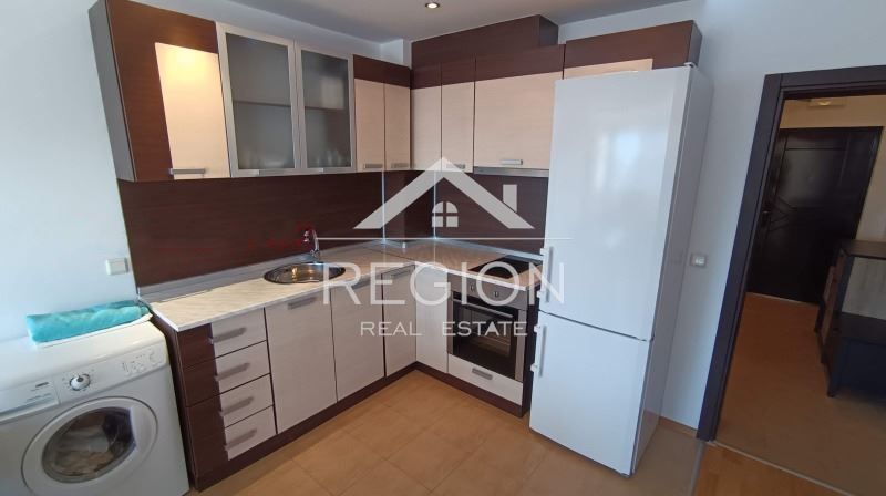 Дава се под наем Тристаен апартамент в Варна, м-т Траката - 104 кв.м за 700 € - Снимка #1
