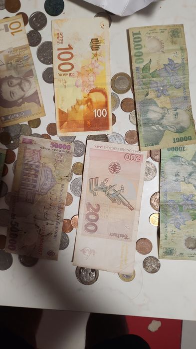 Monede si bacnote de toate felurile