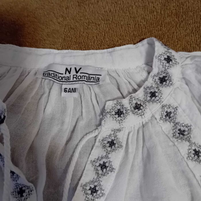 Ie fata model traditional