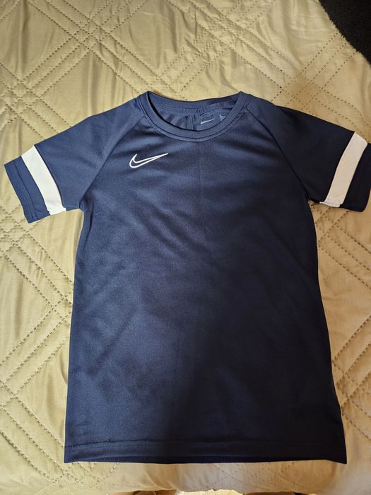 Тениска NIKE 137-147