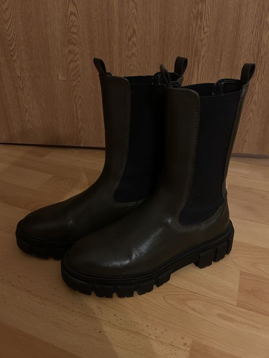 Bucanci aproape noi, marimea 37