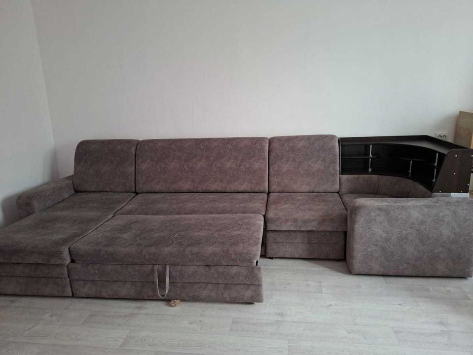 Продам диван в хорошем состоянии.