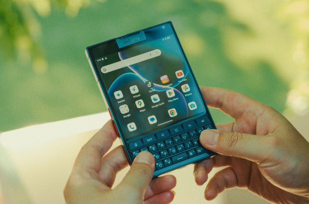 Unihertz titan 2  (blackberry)