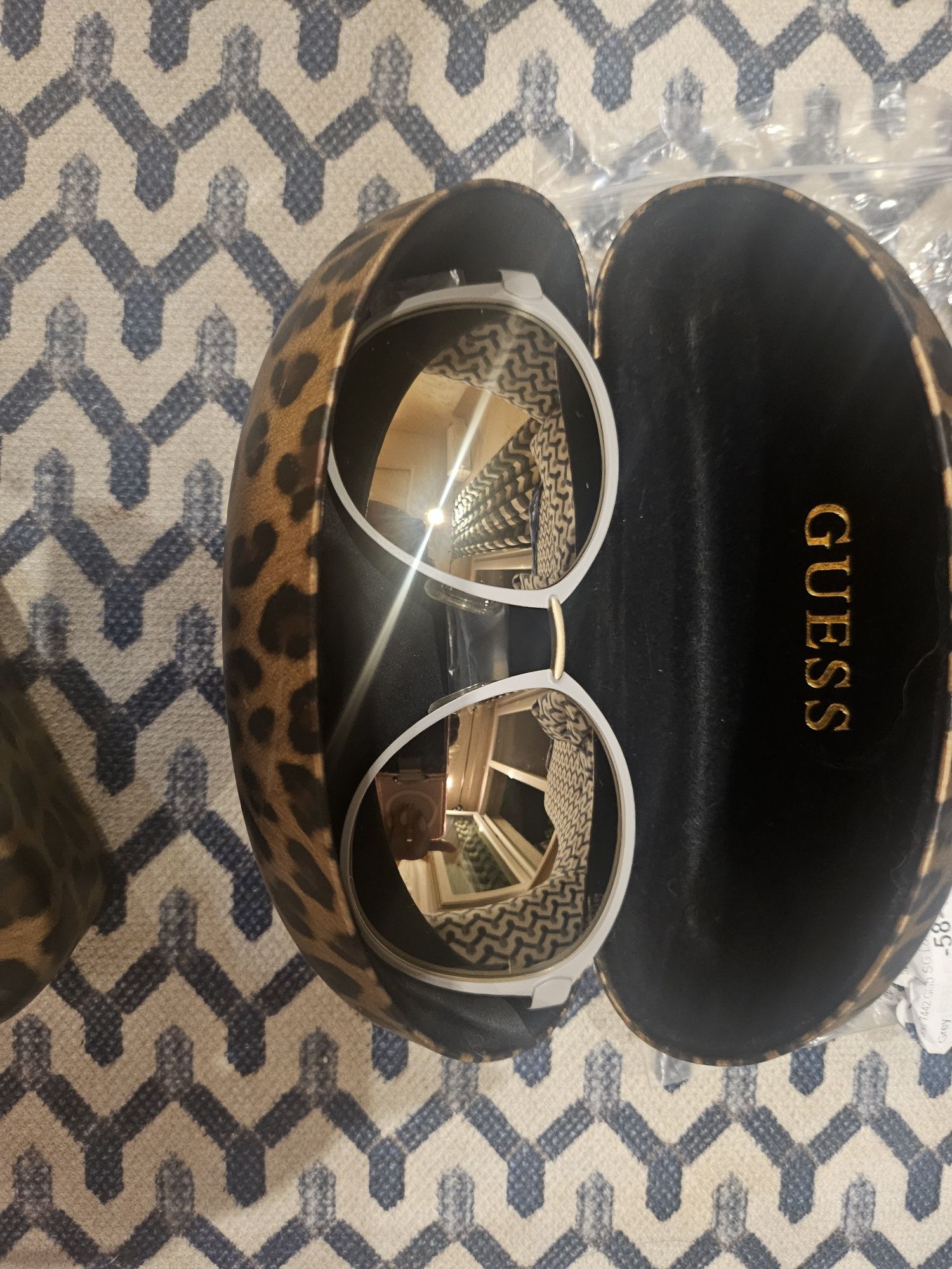Слънчеви очила GUESS