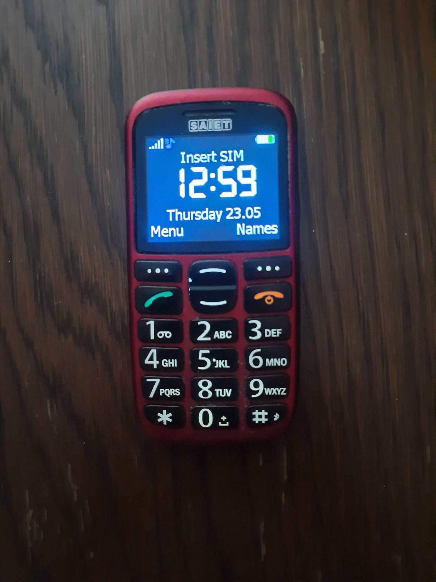 Telefon cu taste mari ptr. persoane in varsta Saiet.