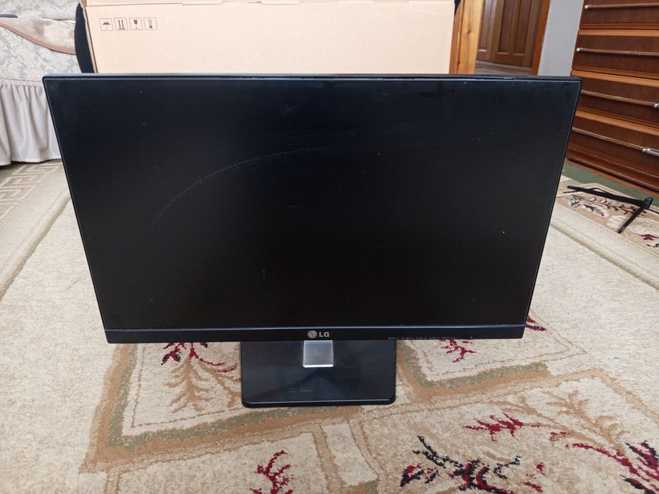 Монитор LG IPS матрица.