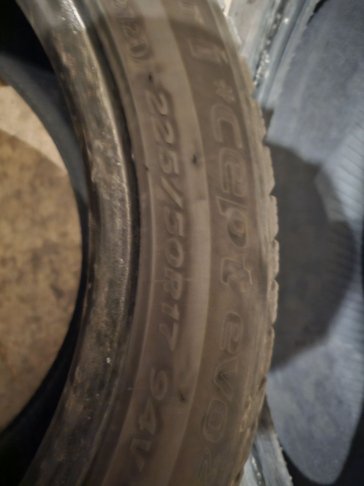 Продавам зимни гуми Hankook Runflat 225/50/17