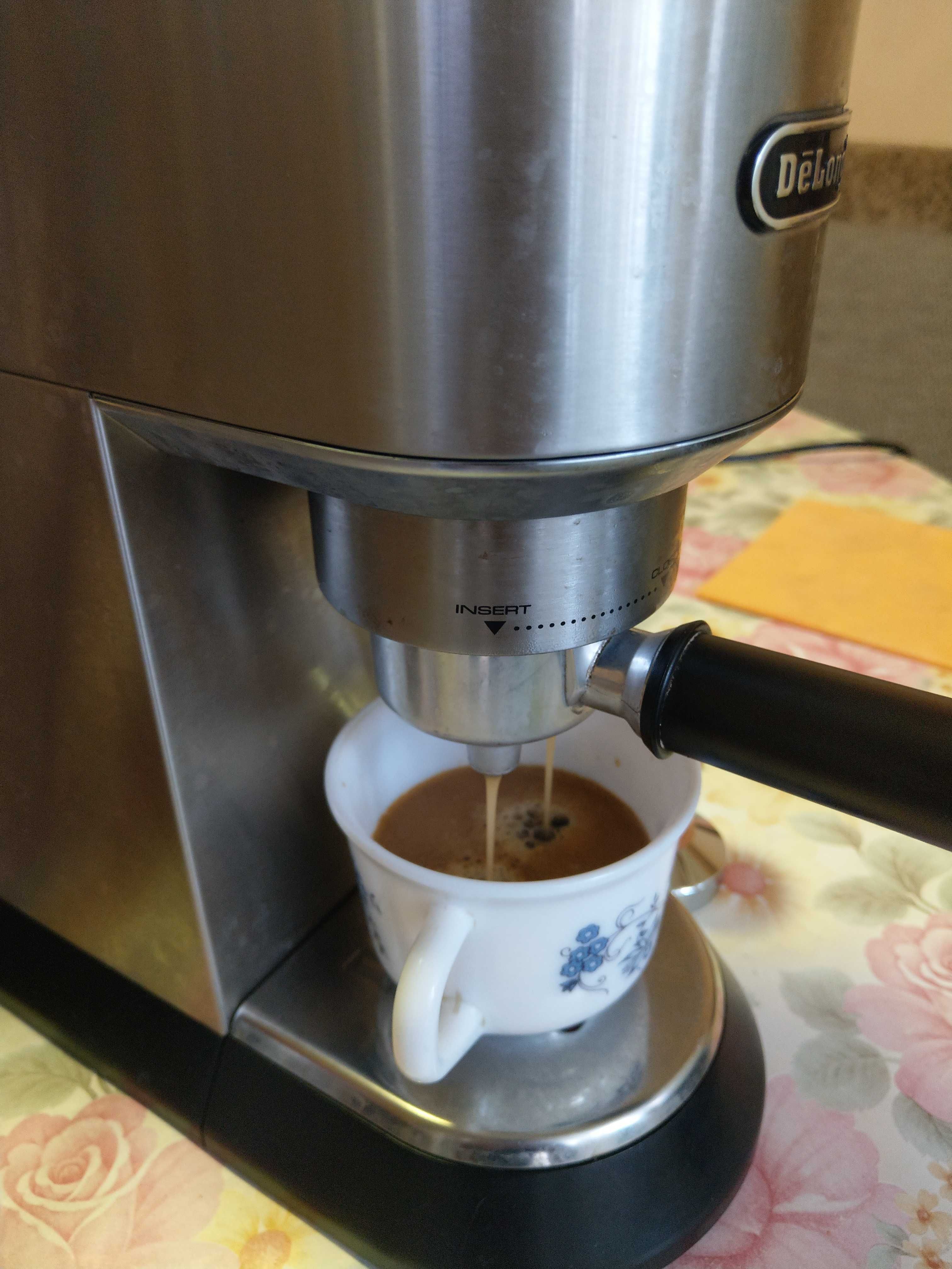 Експресо кафемашина De'Longhi Dedica Style EC 685