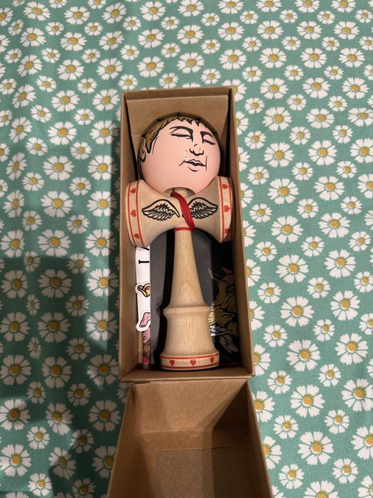 Kendama krom x love gang editie limitata