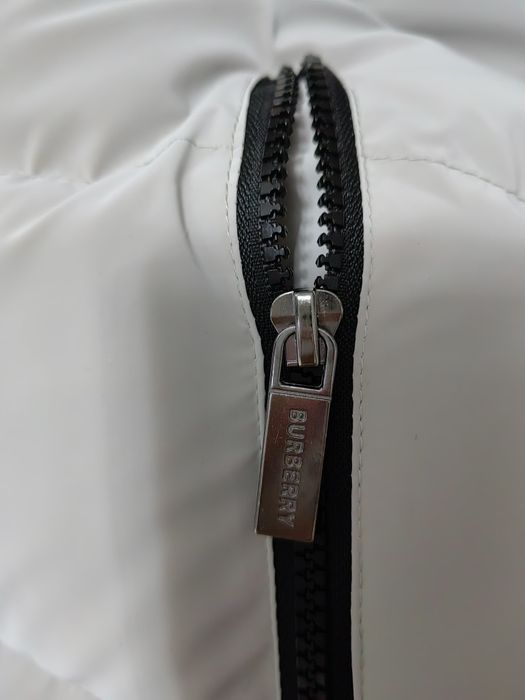 Geaca impermeabila Burberry, calitate garantata,am mai multe mărimi