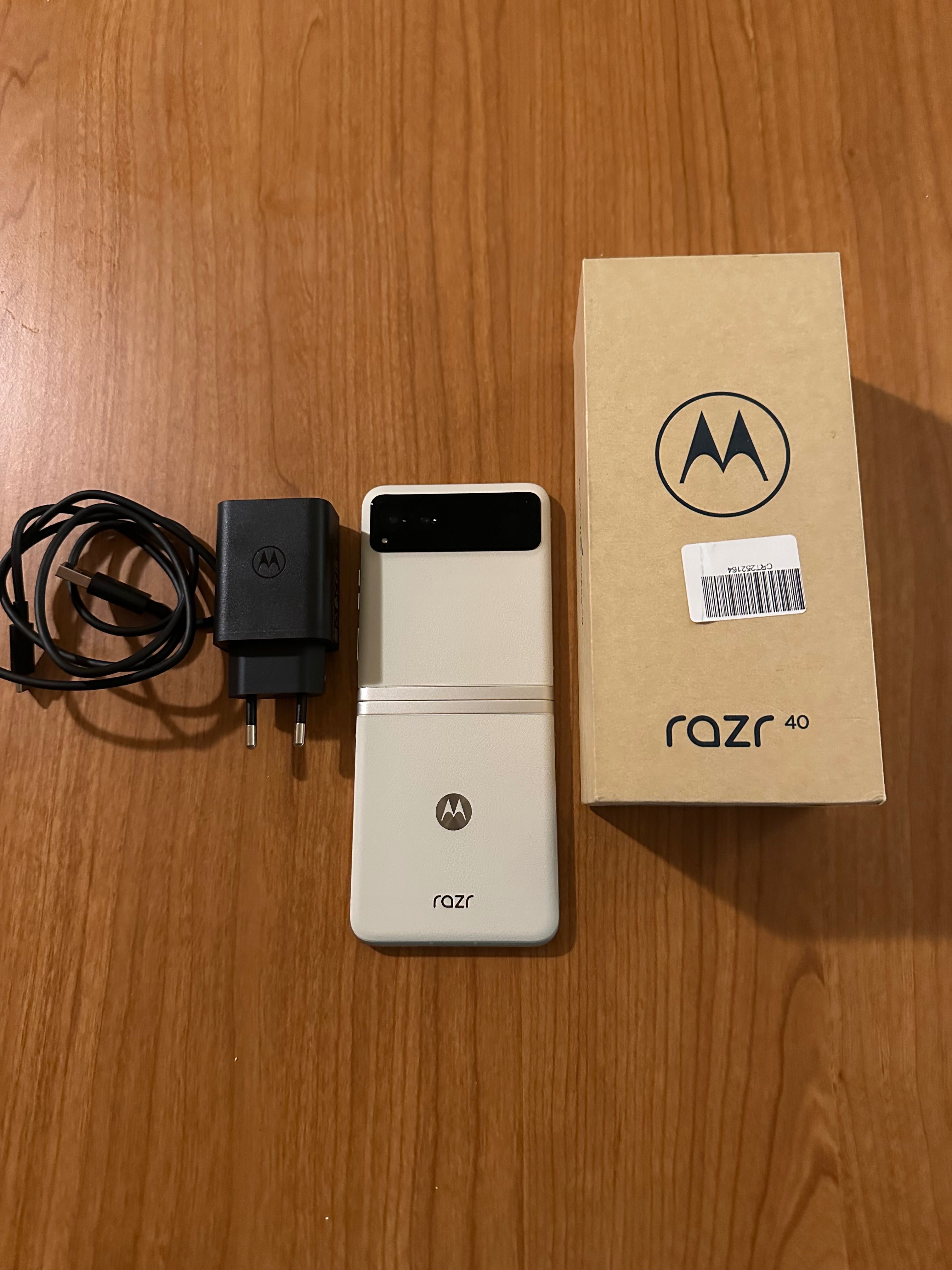 Vând Motorola Razr 40 - NOU