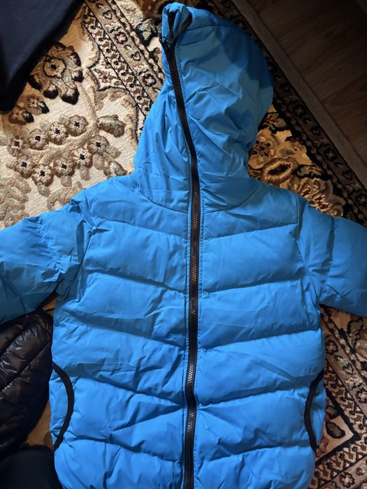 Зимняя куртка на рост 128 в идеальном состоянии, оченб теплая