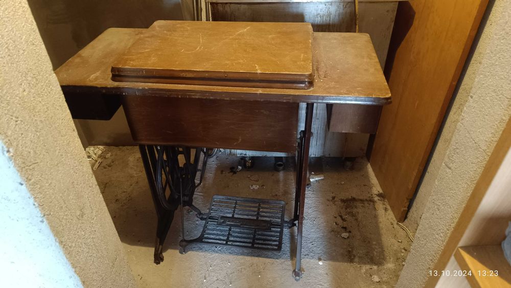 Продавам крачна шевна машина Typical