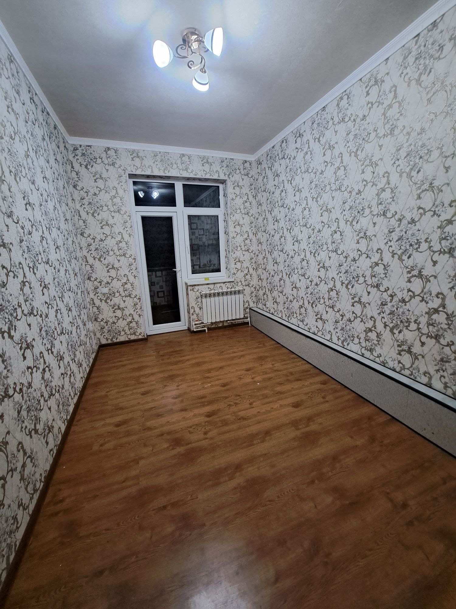 kvartira sotiladi yangi dom 2-qavatida narxini kelishamiz