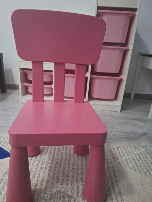 Scaunele roz Ikea