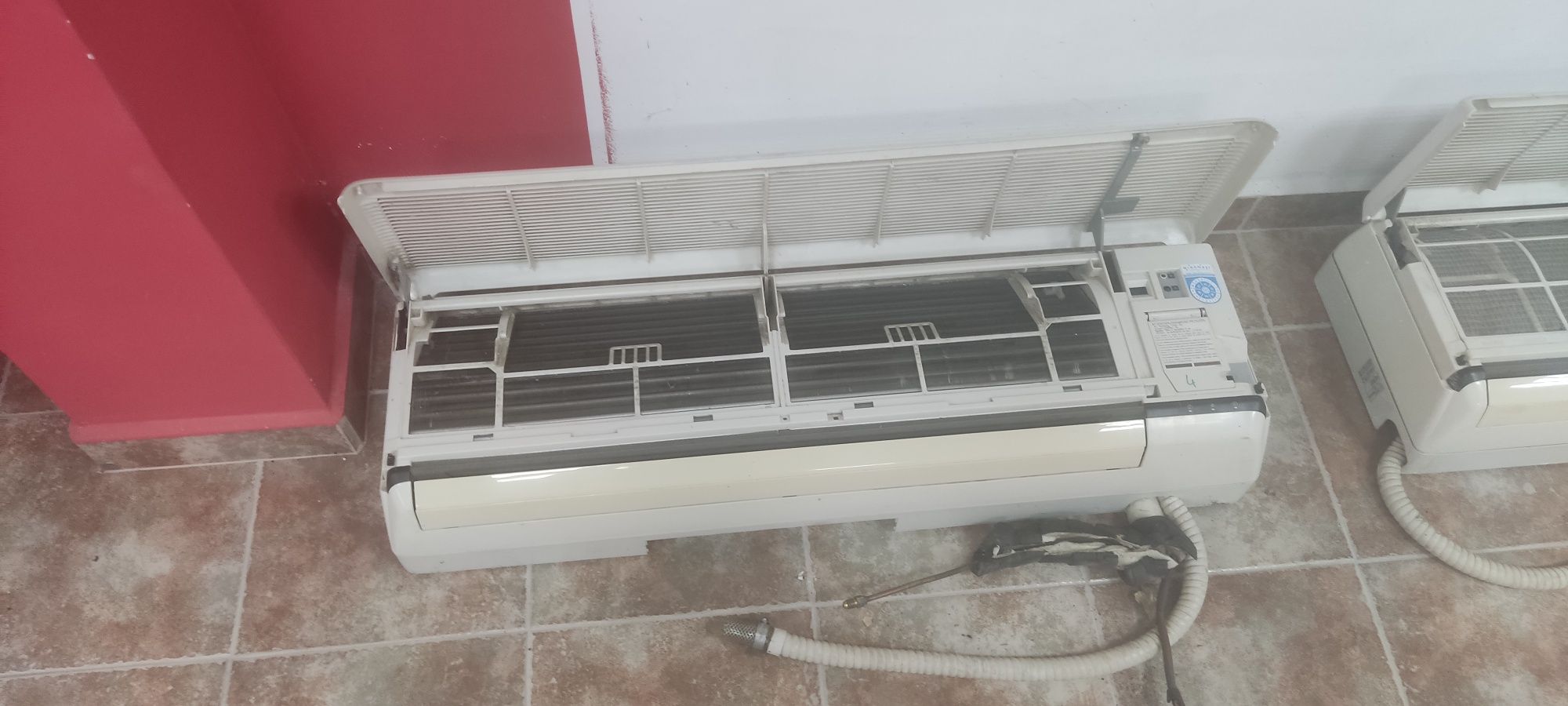 Продавам две вътрешни тела за климатици