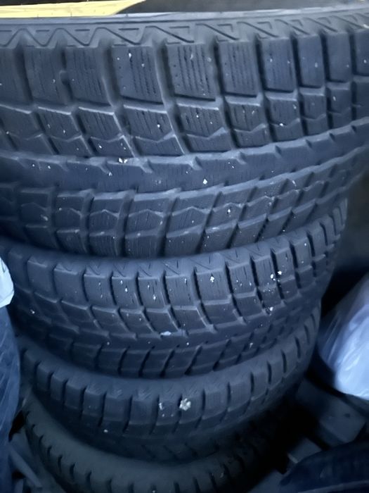 Продам зимние шины стояли на ланд крузер 200 почти новые