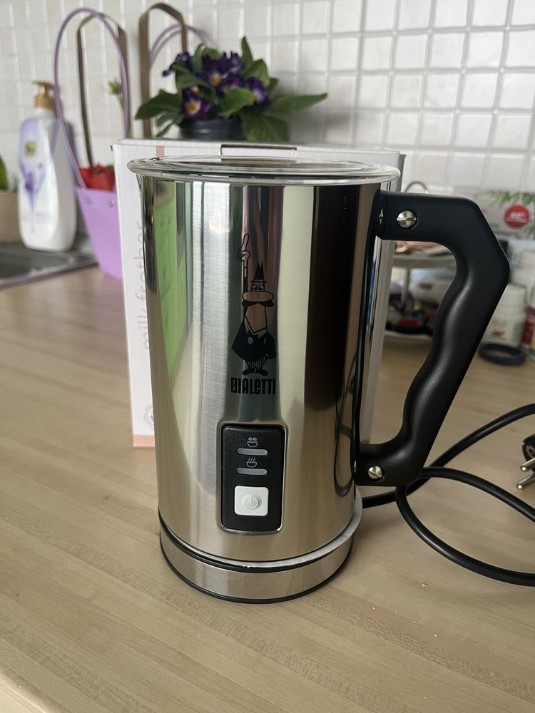 Електрическа кана за разбиване на мляко Bialetti 240 мл 500 W