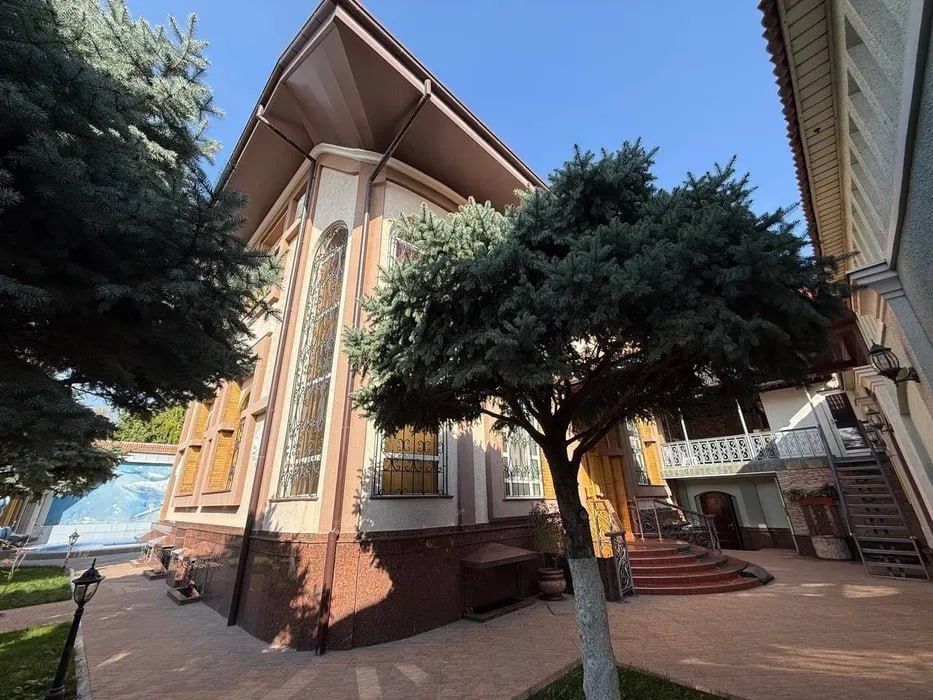 срочно продается современный дом Никитина 12-соток фасад 42-метр