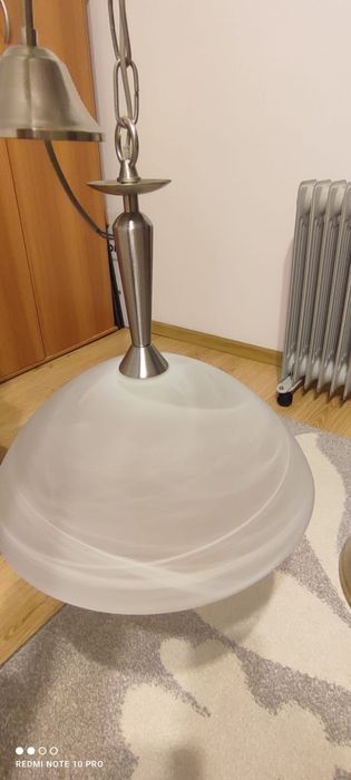 Vând lustra cu un bec